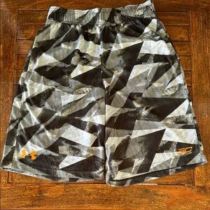Under Armour Men’s Med. Gray & Dark Green Camo Athletic Shorts w/ Orange Accents